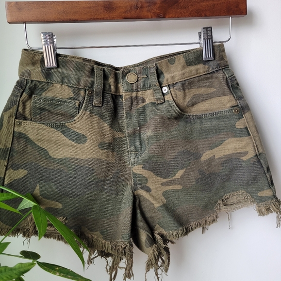 Blank NYC Pants - Blank NYC camouflage vintage high rise shorts